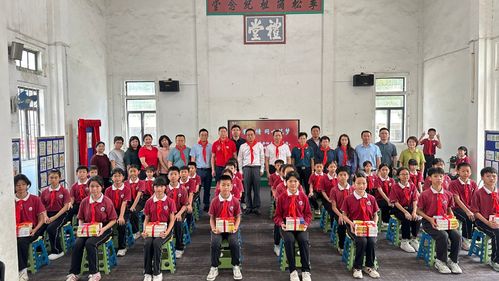 图书捐赠仪式后大合影.jpg