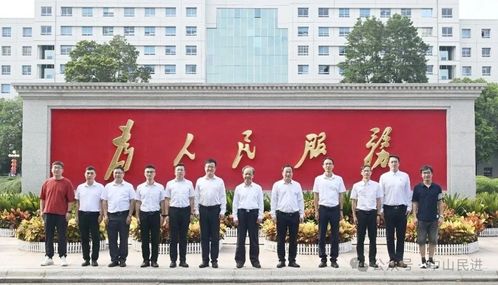 援藏干部与中山市委领导合影留念.jpg